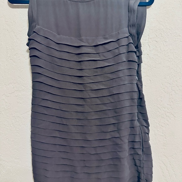 BCBGMaxAzria Charcoal Sleeveless Pleated Blouse size 2 EUC - Picture 2 of 6